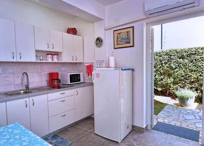 Peaceful And Secluded Krk With Terrace Apartament Krk Town