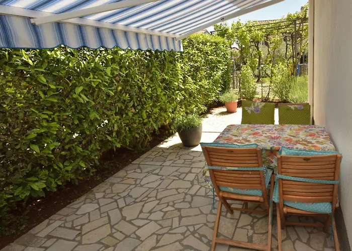 Peaceful And Secluded Krk With Terrace Apartament *