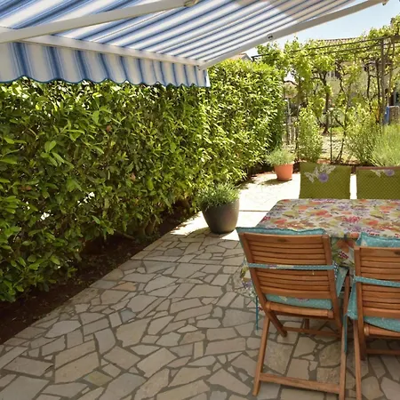 Peaceful And Secluded Krk With Terrace 公寓 *